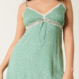 Hollister Elegant Green Lace-Trimmed